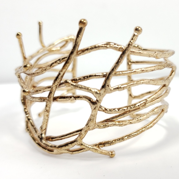 Jewelry - GORGEOUS gold tone branch style bracelet